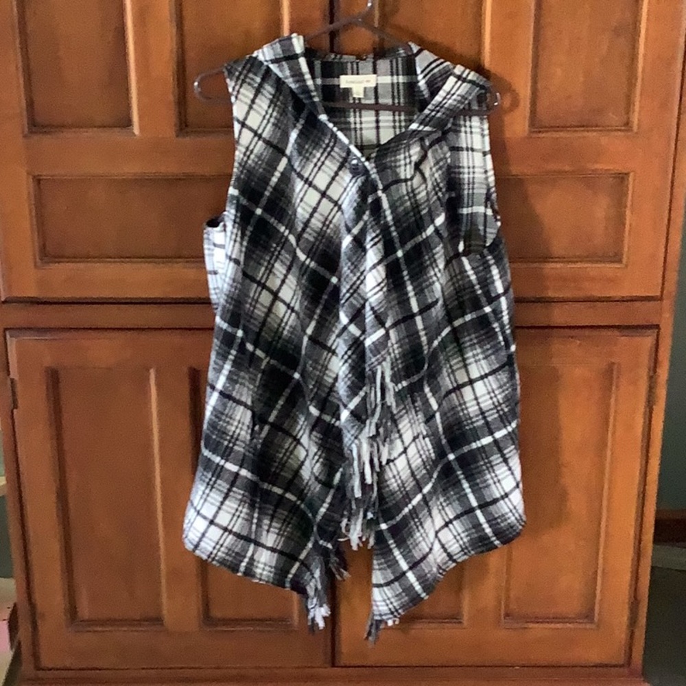 Black and White Plaid Sleeveless Vest
